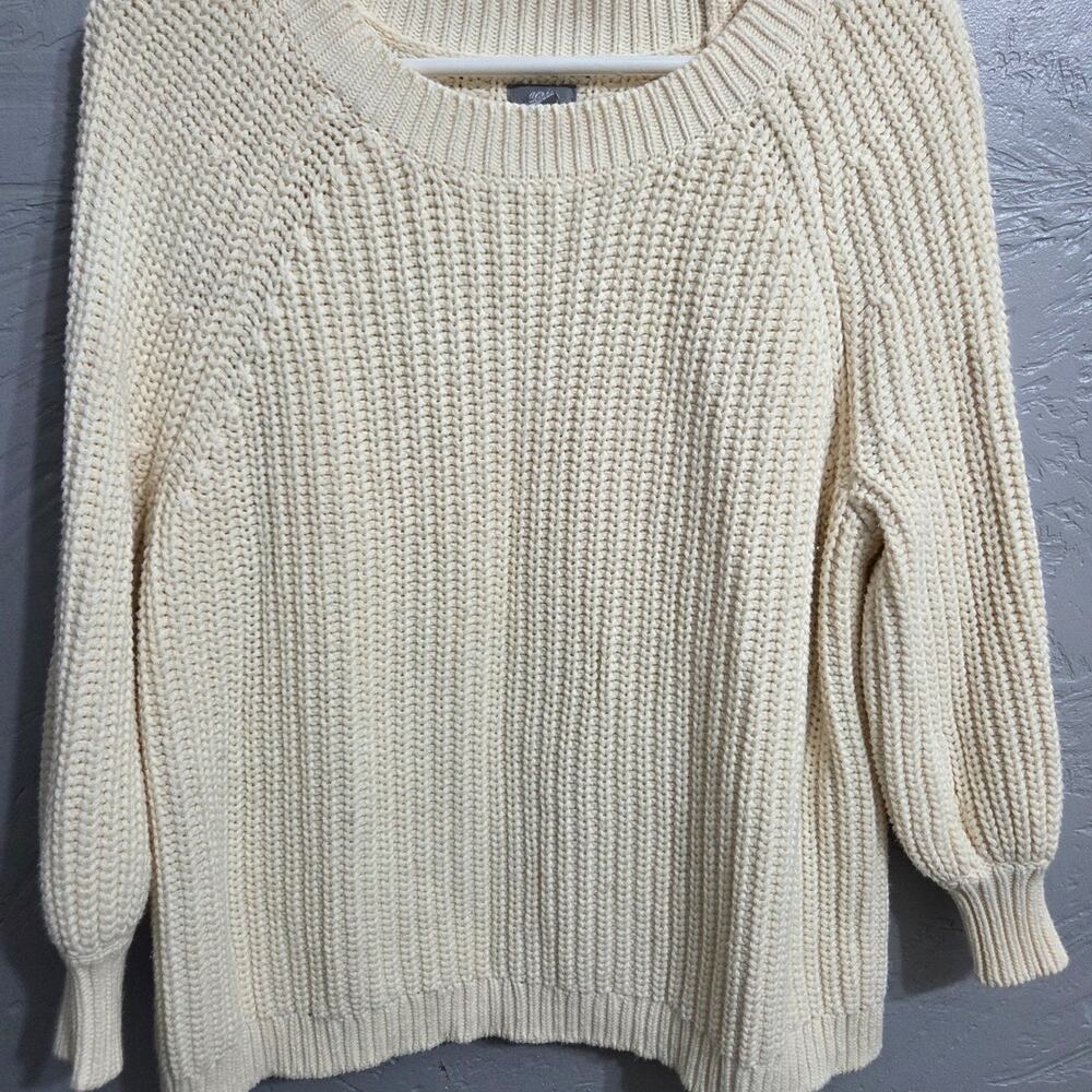 Aerie Woman's Cream Colored Crewneck Sweater size S